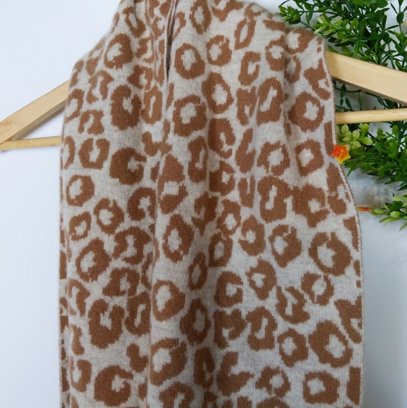🆕🌿LEOPARD PRINT SCARF🌿 - Picture 4 of 4